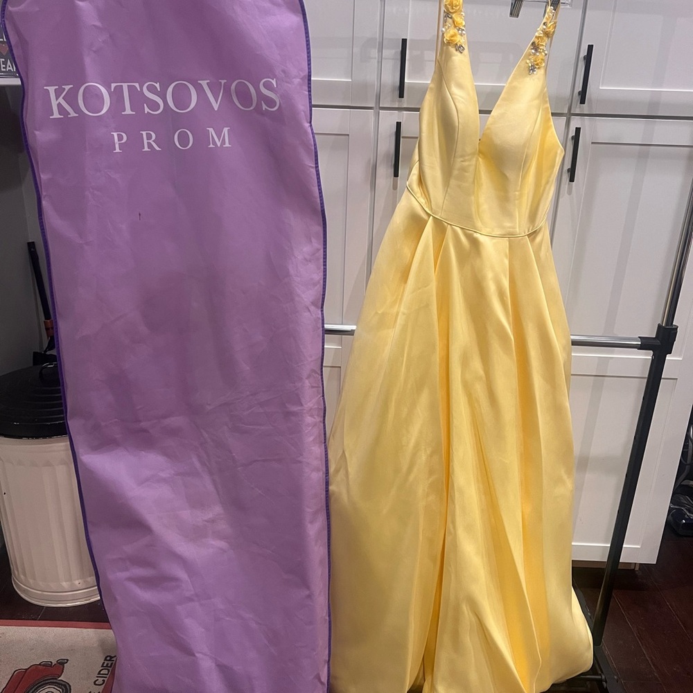 Beautiful Sherri Hill Yellow Satin Dress - Picture 8 of 9